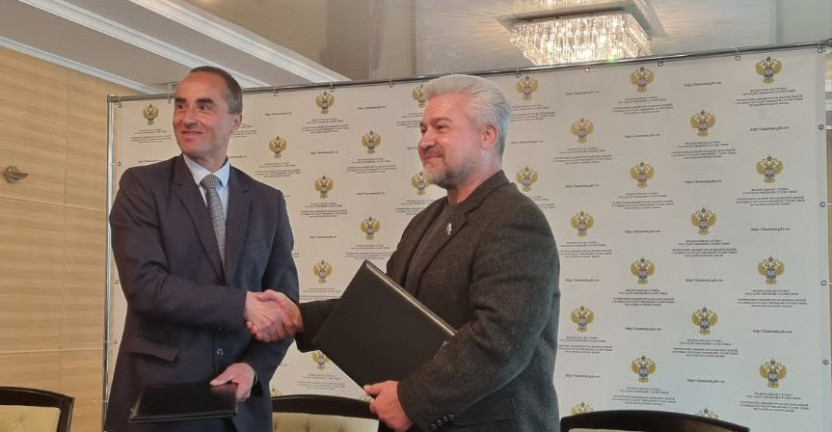 27 июня 2024 года руководитель Камчатстата Вячеслав Тараканов и Уполномоченный по правам человека в Камчатском крае Андрей Зимин подписали соглашение о сотрудничестве